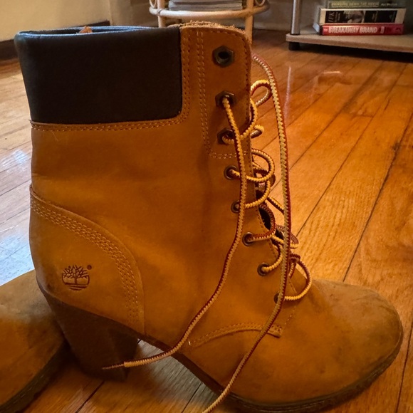 Timberland high heeled boots. Size 8 - Picture 2 of 4